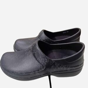 Dual Crocs Comfort Floral Print Black Clogs Slip Resistant Size 8